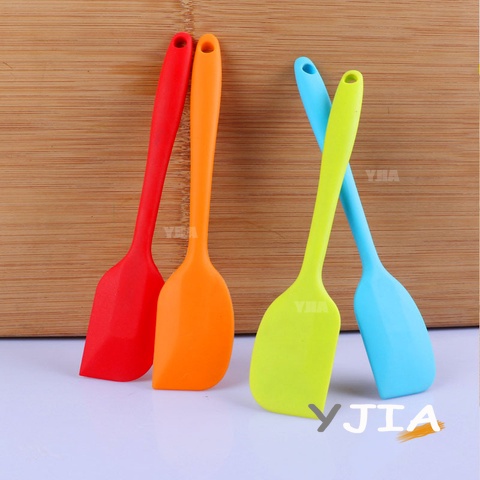 Xẻng làm bánh bằng silicone chống dính cách nhiệt tiện dụng