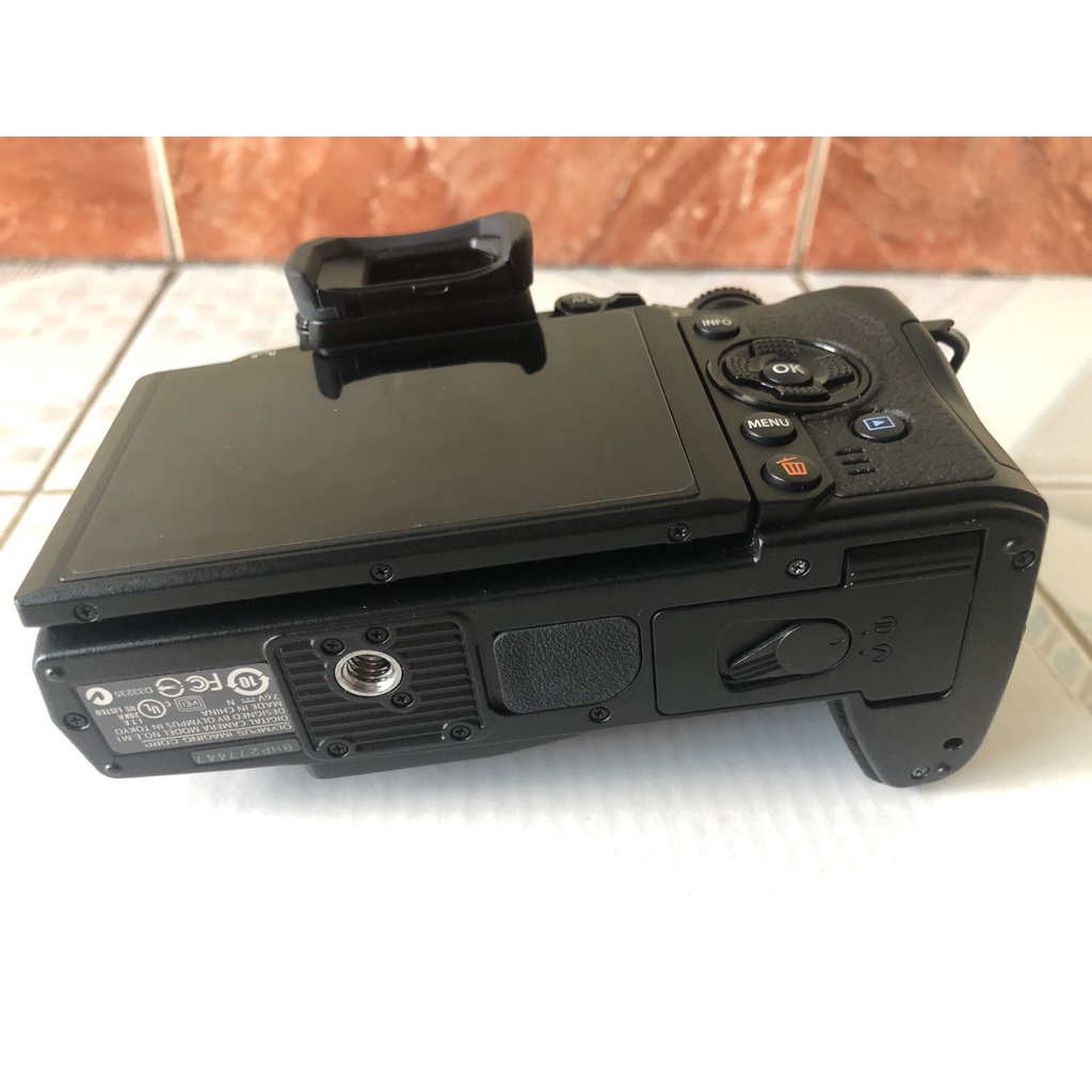 Máy ảnh Olympus OM-D E-M1 Black mới 99% ship từ Mỹ