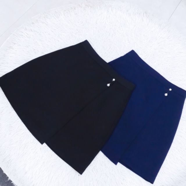 Chân váy cài châm ngọc