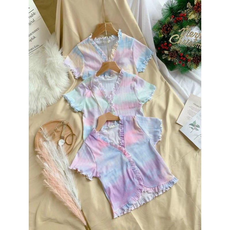 Áo croptop viền bèo loang màu xinh xắn