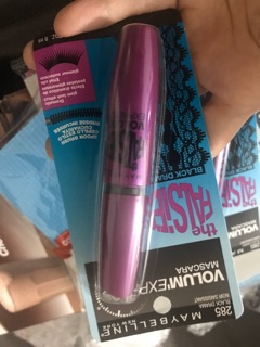 Mascara Maybeline tím