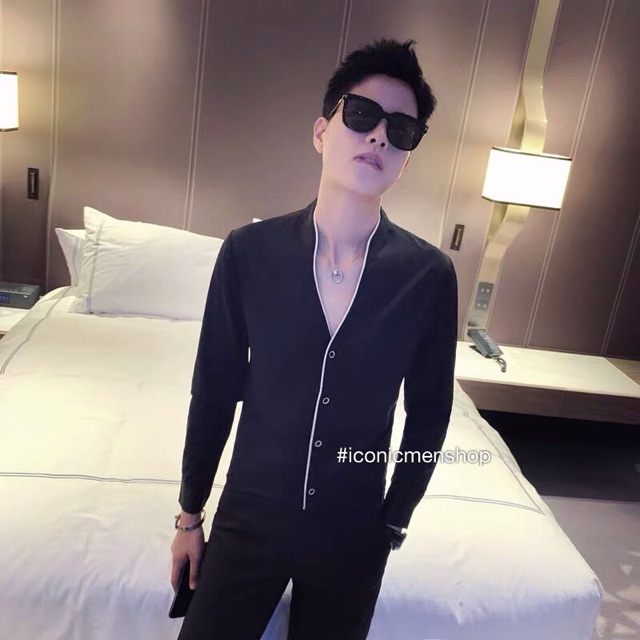 Sơ mi cổ V viền dáng ôm