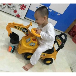 Xe cẩu chòi chân cho bé