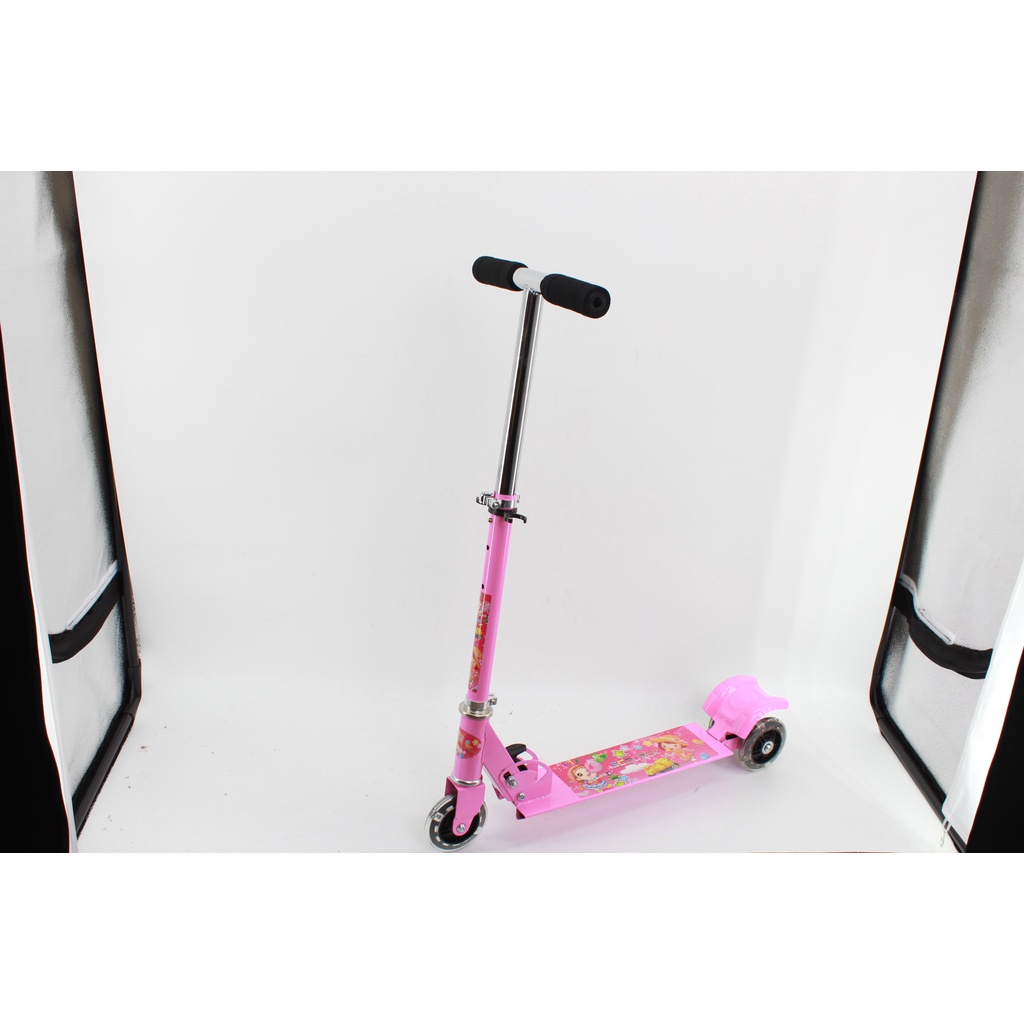Xe trượt Scooter trẻ em có bánh đèn mã 951, có 3 nấc điều chỉnh chiều cao cho bé tư 2-6 tuổi