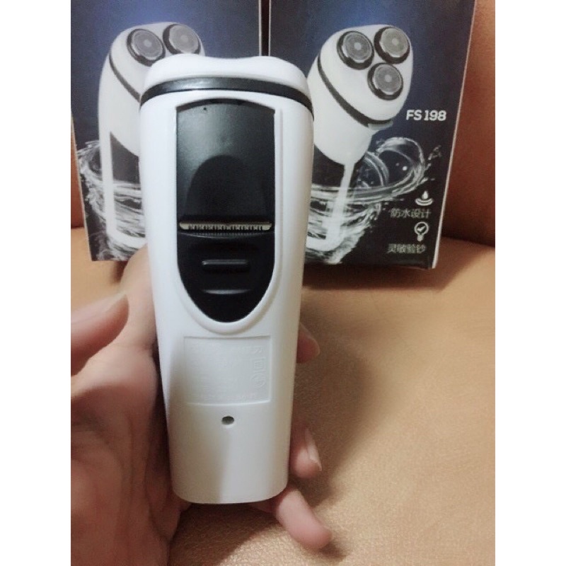 Máy cạo râu cao cấp 3 đầu quay Ruiying FS198 công suất 3W