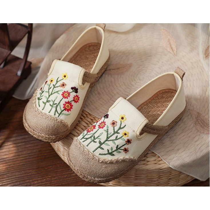 TAM30 giày vải bố thêu hoa | BigBuy360 - bigbuy360.vn
