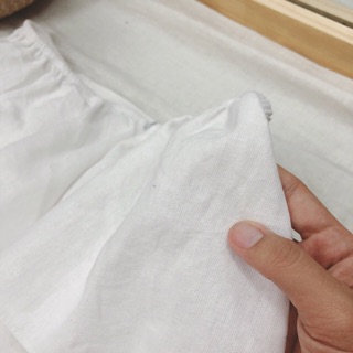 ĐẦM TRẮNG BẸT VAI PHỐI NÚT