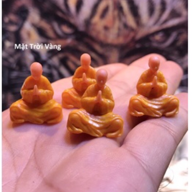 Tượng phật, nhà sư mini dáng chắp tay trang trí tiểu cảnh, non bộ, hồ cá bán cạn