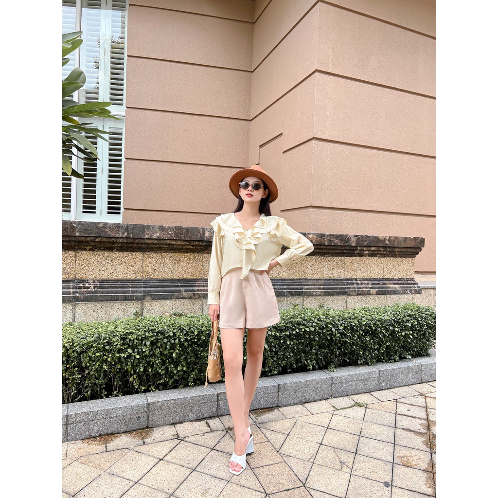 YU CHERRY | Áo cổ tim bèo tay dài, Ruffle Heart Blouse YA414