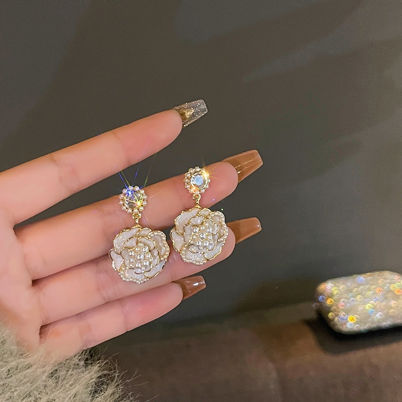 Hoa tai hình hoa trà đính ngọc trai nhân tạo thời trang thanh lịch cho nữ