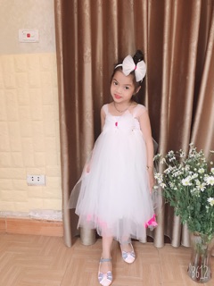 Váy công chúa trắng