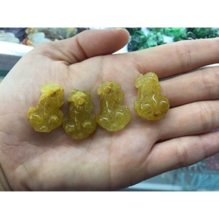 Tỳ hưu tóc vàng bọc bạc làm mặt