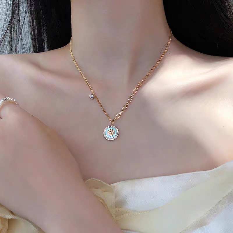 Dây chuyền hoa hồng retro