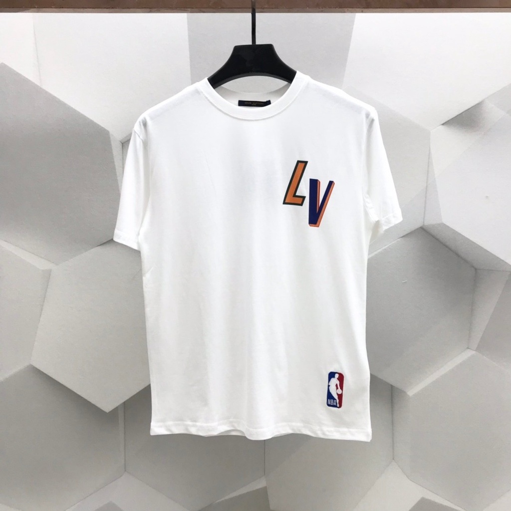 Áo thun LV x NBA trắng