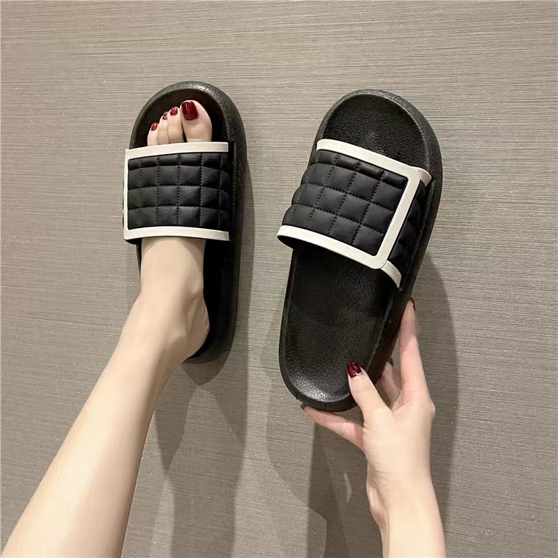 Dép quai ngang nữ kẻ viền caro đế bánh mỳ mẫu mới năm nay