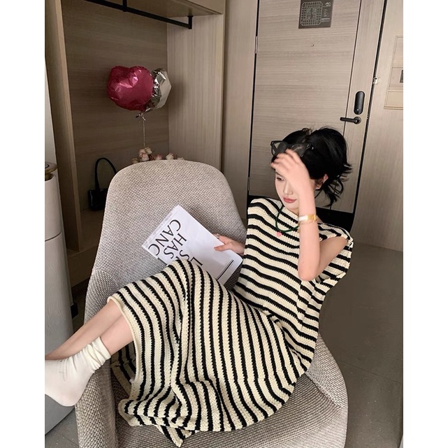 Váy ba lỗ kẻ ngang len mỏng