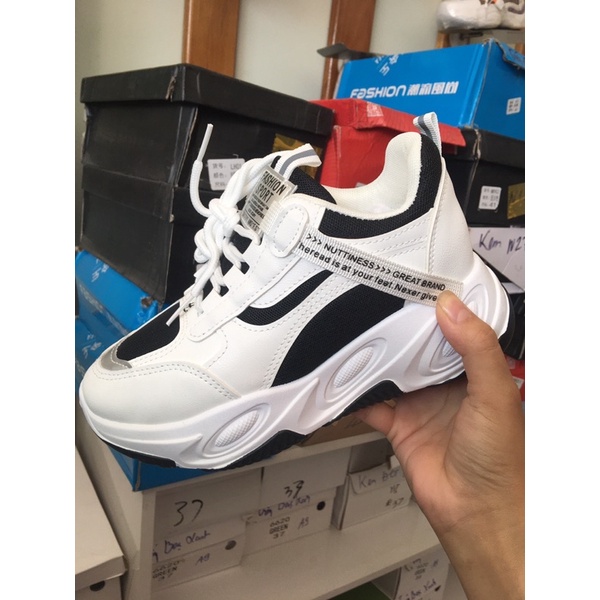 Giầy thể thao chốt like ___Mẫu mới 2021