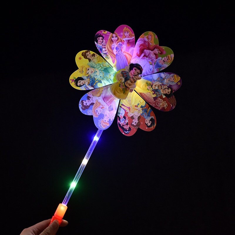 Chong chóng có đèn Led. Shop sẻ kiểm tra đèn trước khi giao.