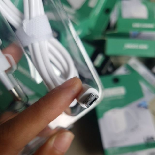 Sạc Kim Cương KMG-813 Hàng Cao Cấp