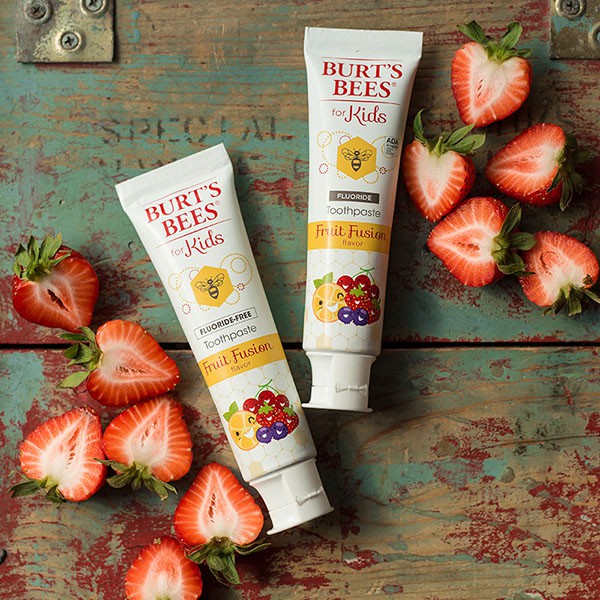 Kem đánh răng Burt's Bees Kids Fruit Fusion Fluoride Toothpaste 119g của Mỹ - Hương trái cây cho bé