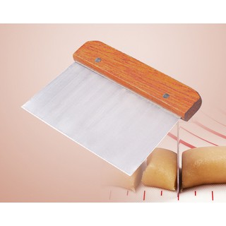  Dụng cụ căt bột inox cán gỗ