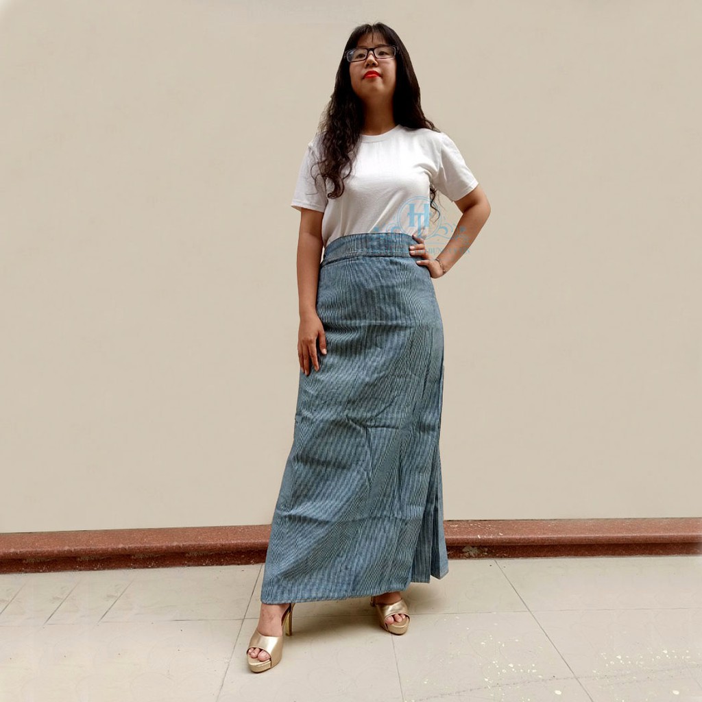 Váy Chống Nắng 1 Tà Nữ Vải Kaki Mềm Có Nút Bấm Chắc Chắn Họa Tiết Sọc Đen Trắng H&amp;T Fashion