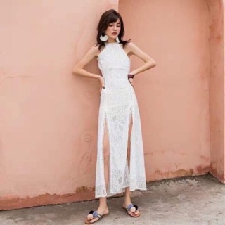 Váy trắng xẻ tà hai bên