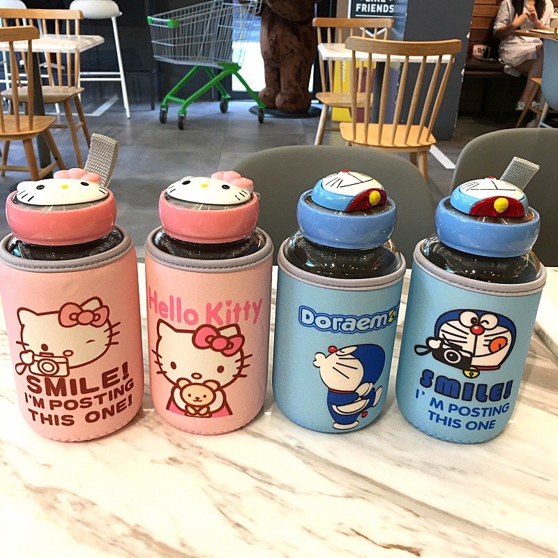 Bình Nước Doraemon, Bình Nước Hello Kitty Kèm Túi 600ML Cực Xinh