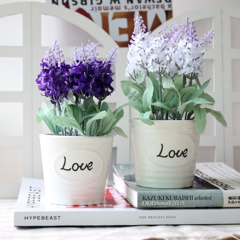 Chậu hoa lavender chữ love dễ thương