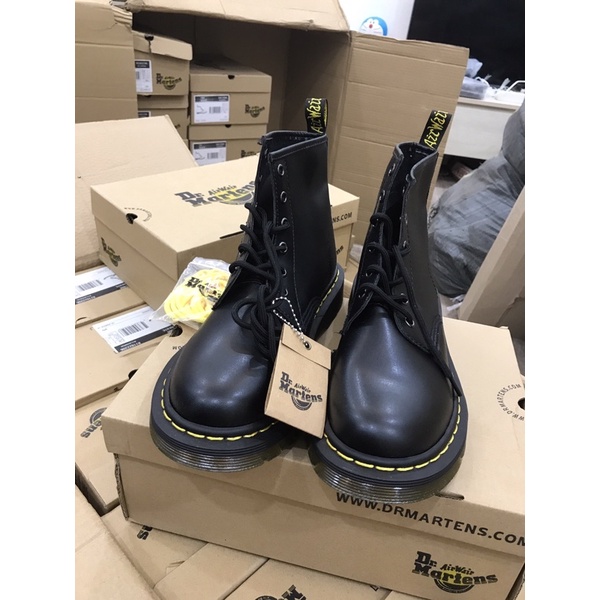 Giày bốt nam nữ màu đen Dr. Martens Airwair 1460