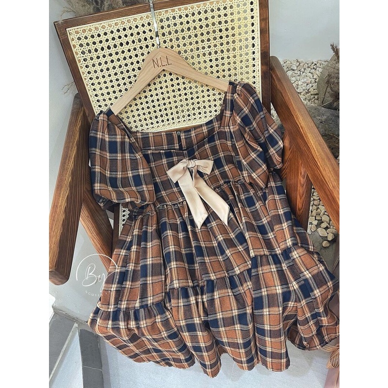 Váy kẻ nâu cổ vuông nơ tầng baby fom rộng bầu bí mặc thoải mái