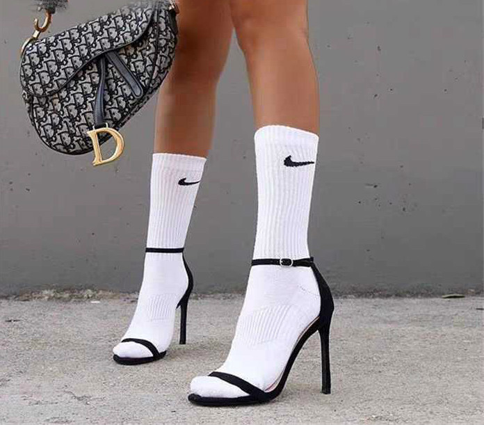 Đôi vớ bằng cotton cổ cao vừa thấm hút mồ hôi thời trang sành điệu cho nam và nữ