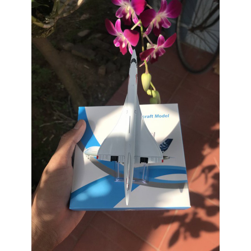 Mô Hình Máy Bay - Máy bay mô hình Concorde Vương quốc Anh British Airways đúc Kim Loại có kèm đế trưng bày