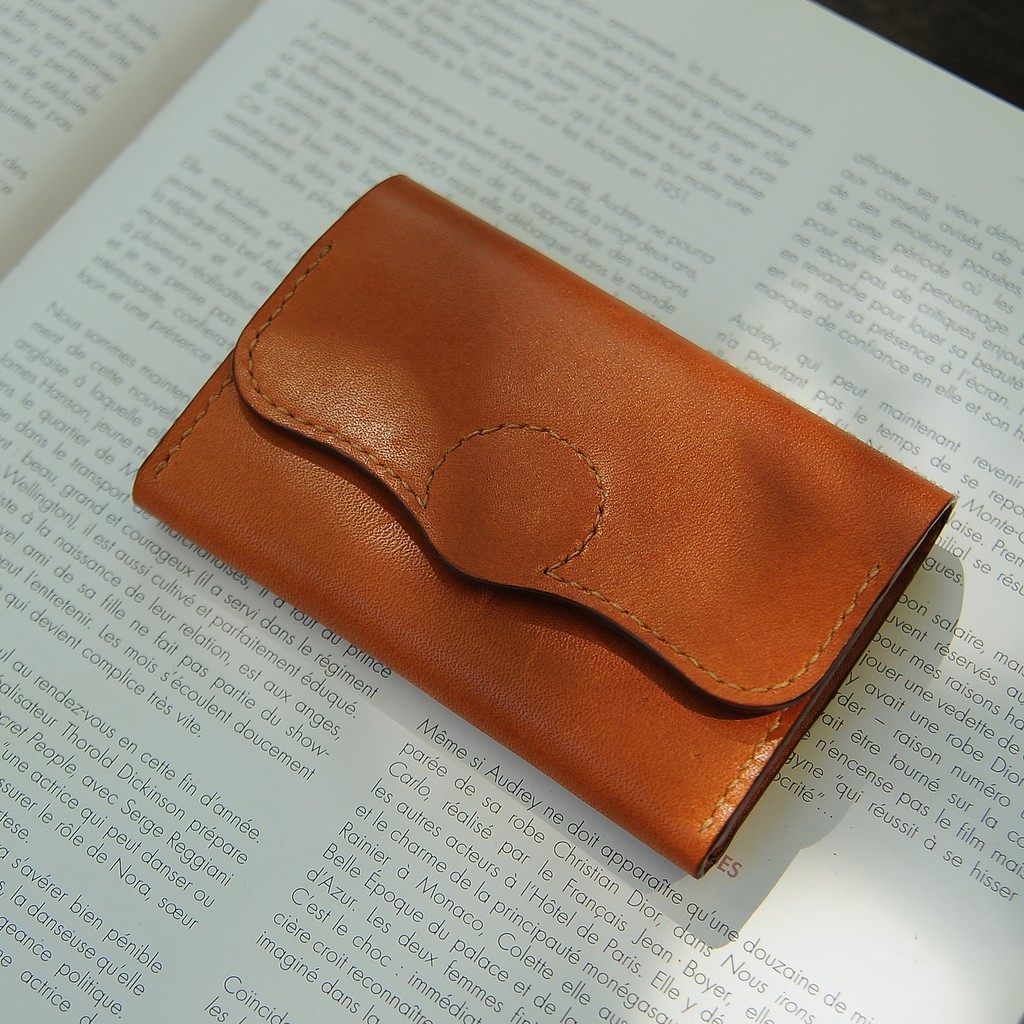 Ví mini dáng nhỏ gọn, màu da bò, Ví da được làm tỉ mỉ, cẩn thận bởi thợ thủ công lành nghề