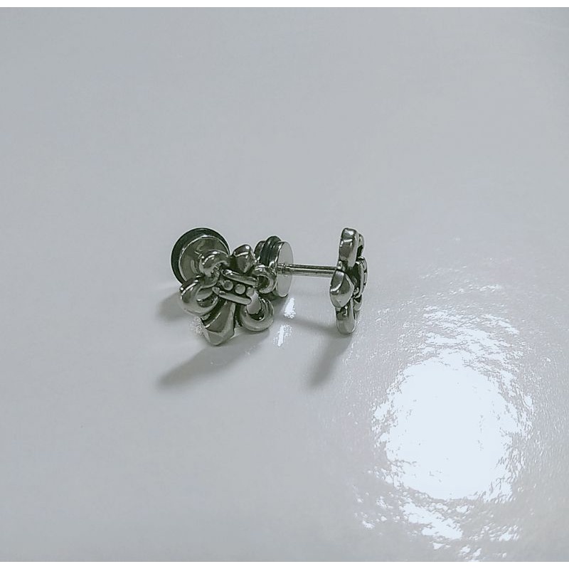 KHUYÊN HÌNH CHROME HEART CHỐT VẶN/KHUYÊN THÉP Y TẾ