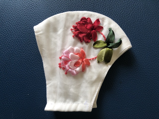 Khẩu trang thêu handmade | BigBuy360 - bigbuy360.vn