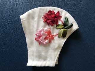 Khẩu trang thêu handmade