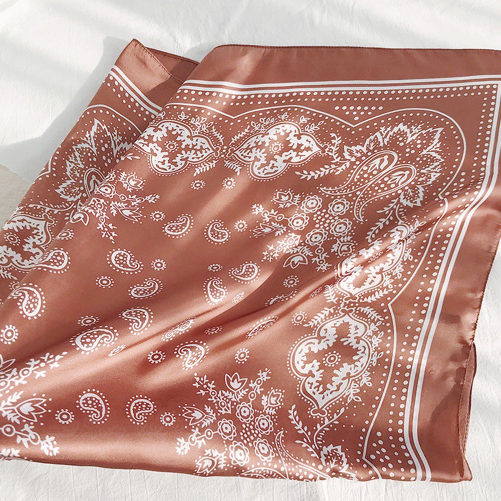 Khăn choàng cổ lụa satin in họa tiết phong cách Ấn cổ điển cho nữ