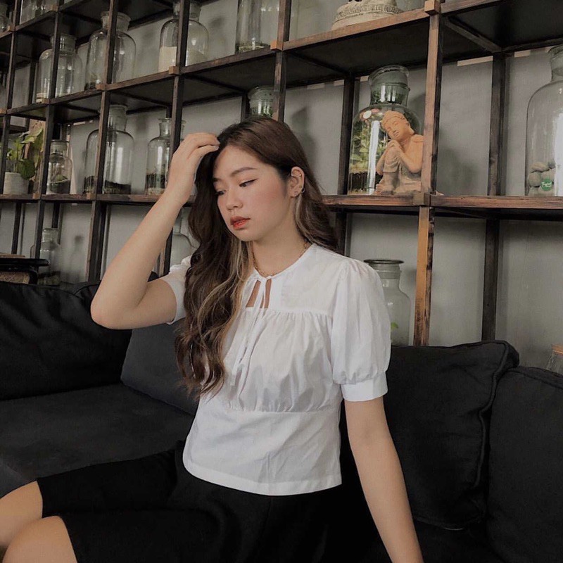 Áo croptop nhún thân trắng/xanh | BigBuy360 - bigbuy360.vn