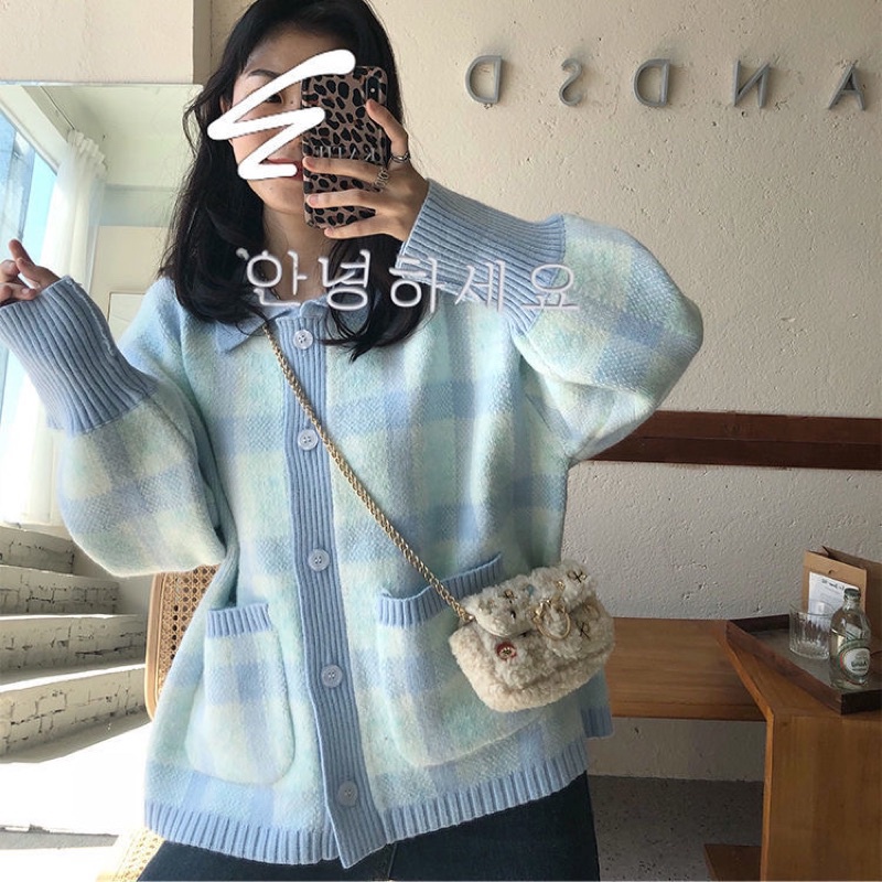 Áo len cardigan hoạ tiết caro màu xanh da trời trẻ trung túi trước hàng taobao