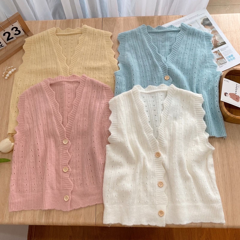 Áo gile trơn khuy gỗ vạt sóng