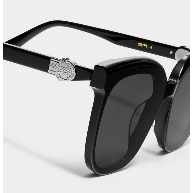 Kính Mát Gọng Vuông Màu Đen SWIPE 4 01 -