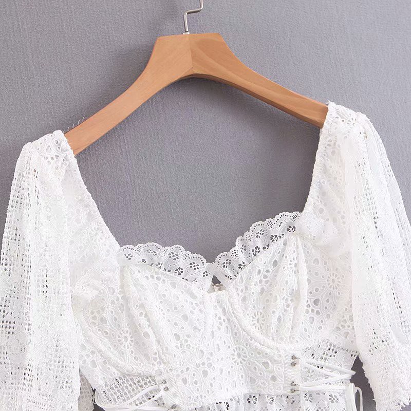 Áo croptop ren trắng tay ngắn phồng có khóa sau lưng sexy gợi cảm