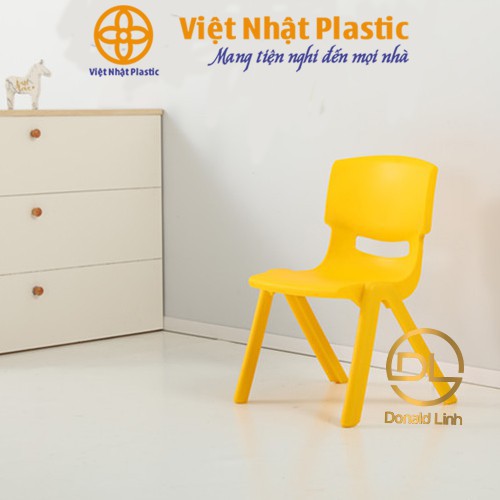 Ghế trẻ em có lưng tựa và miếng lót cao su chóng trượt Việt Nhật Plastic 970