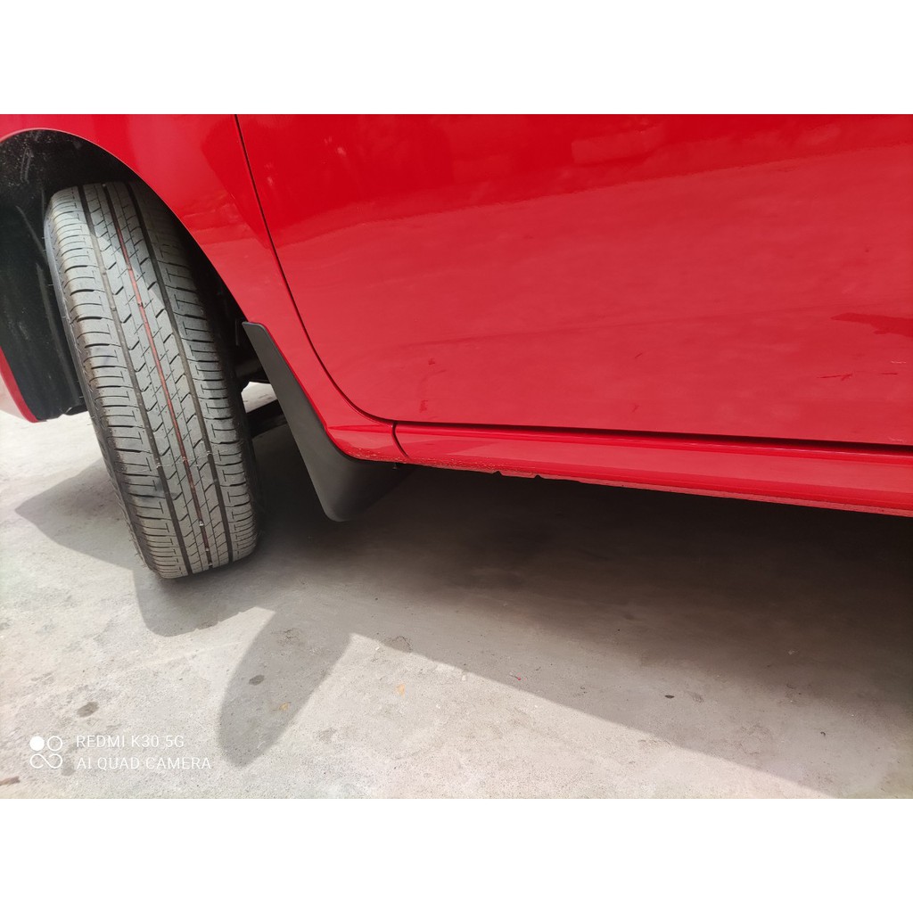 Bộ 4 Chắn Bùn Nhựa Dẻo Xe Toyota Wigo đời 2018 2019 2020 2021 kèm ốc vít lắp đặt dễ dàng