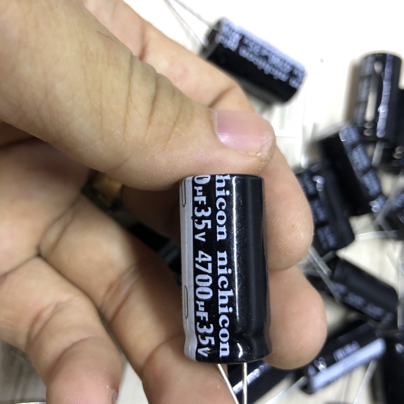 Tụ 4700uf/35V