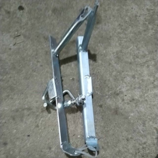 Bộ tay đỡ ở giá đèo hàng