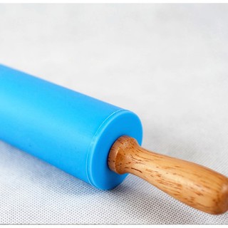 Dụng cụ cán bột silicone cán gỗ