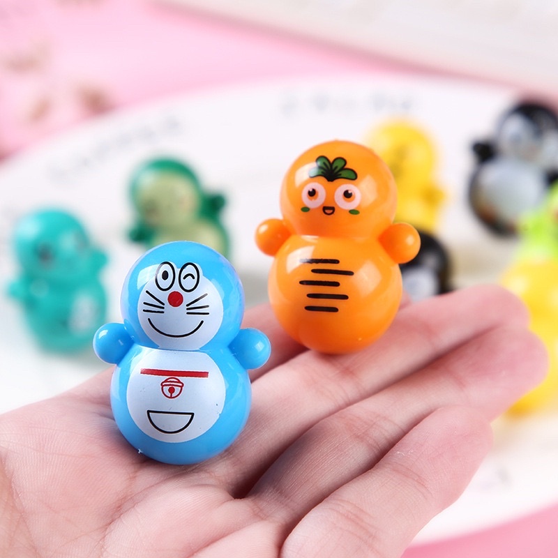 Lật Dật Cho Bé Siêu Dễ Thương, Lật Đật Mini Doraemon Cute Phô Mai Que Chọn Hình Ngẫu Nhiên
