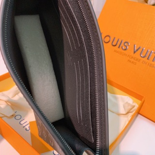 Clutch cầm tay Lv